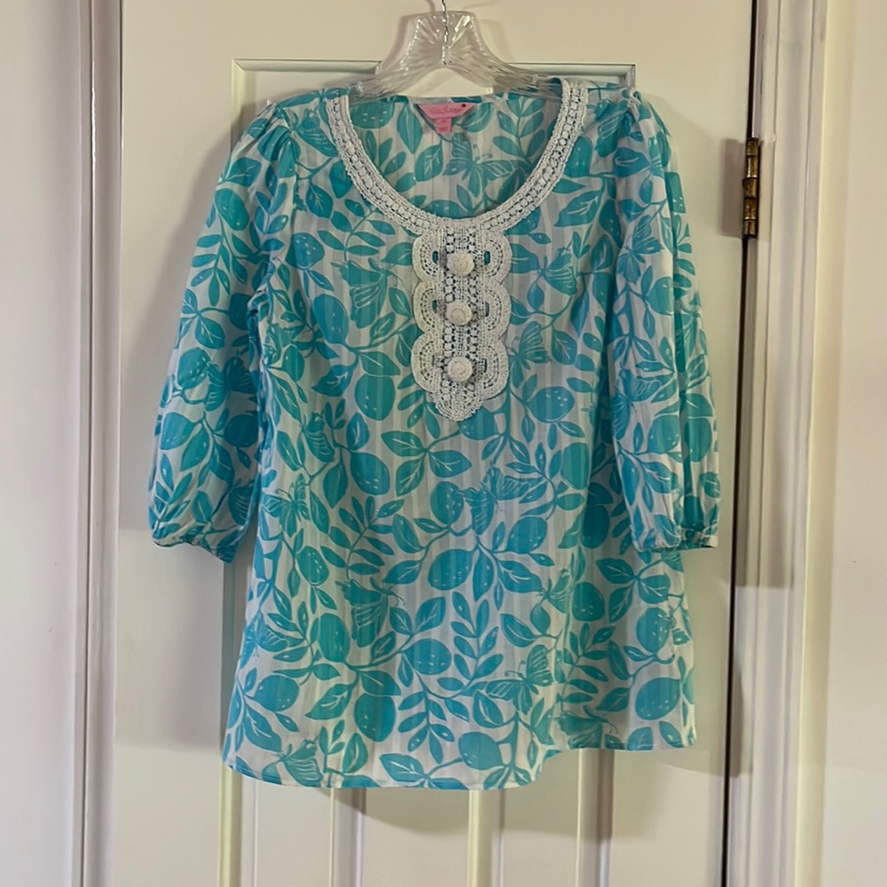 Lilly Pulitzer Top Embroidered, Aqua and White. EUC XS